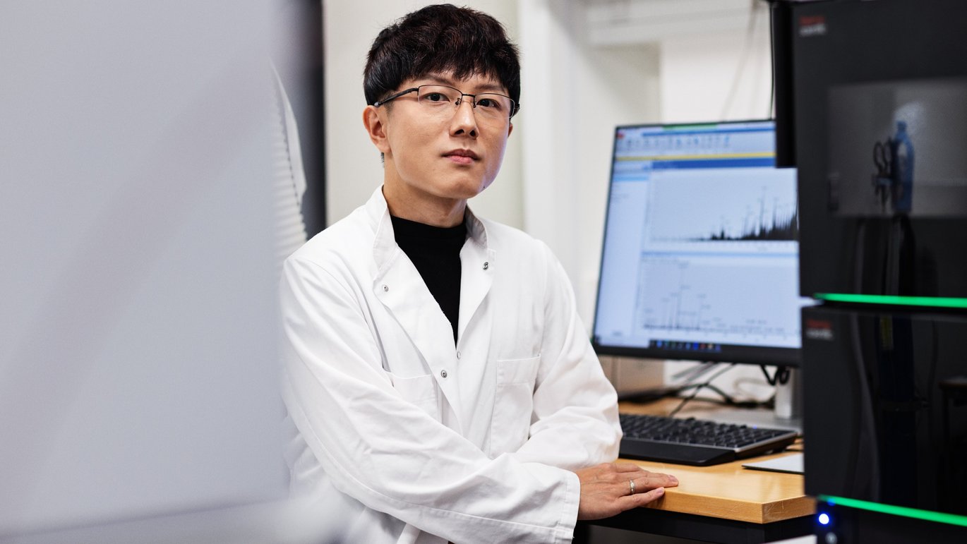 Assistant Professor Xiang Zheng from Aarhus University receives a 12-million-DKK grant from the LEO Foundation to advance groundbreaking skin research.