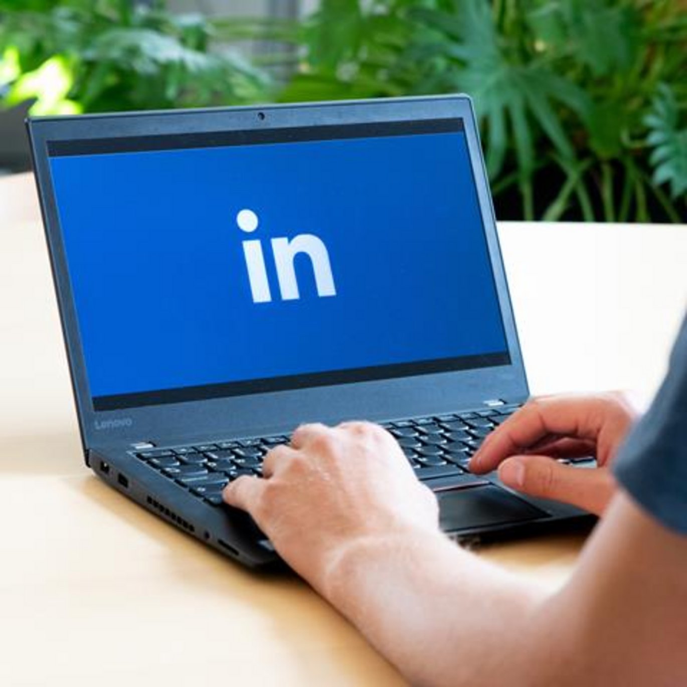 Register for the LinkedIn course and learn how to communicate effectively on the professionals’ social media. Photo: AU Health.