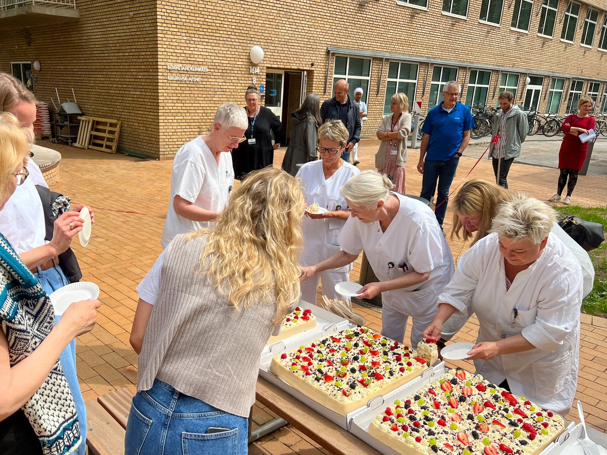 Kaffe og kage til medarbejderne