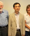 [Translate to English:] Den 94-årige professor Jens Chr. Skou ønskede forskerteamet tillykke med det nye resultat, da professor Toyoshima fra Tokyo Universitet gav foredrag på Skous gamle institut den 23. august 2013. På billedet ses fra venstre Flemming Cornelius, Jens Chr.