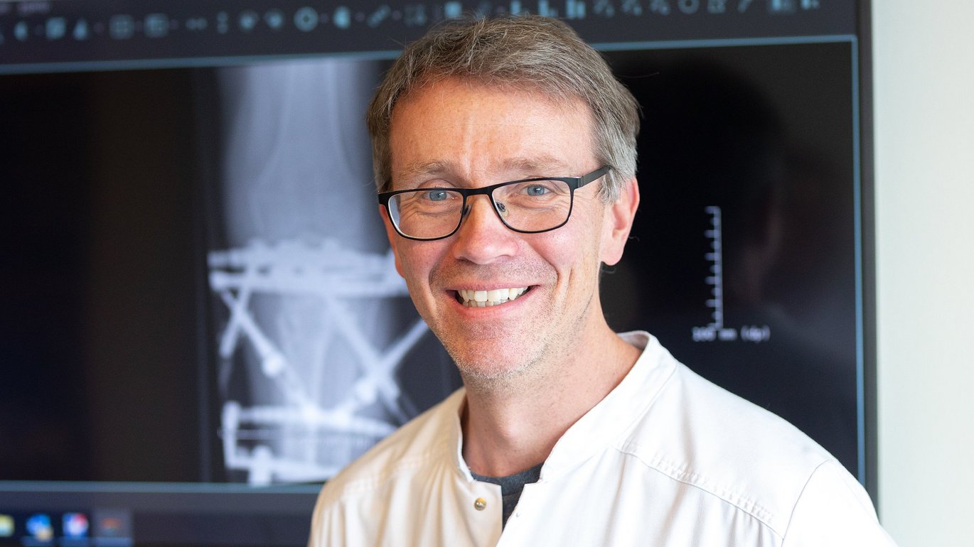 Ole Rahbek er ny klinisk lærestolsprofessor i børneortopædi ved Institut for Klinisk Medicin, hvor han forsker i behandling af lidelser og skader i bevægeapparatet hos børn og unge. 