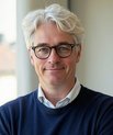 Mads Jønsson Andersen forsvarede sin doktordisputats ved Aarhus Universitet den 8. maj 2026.