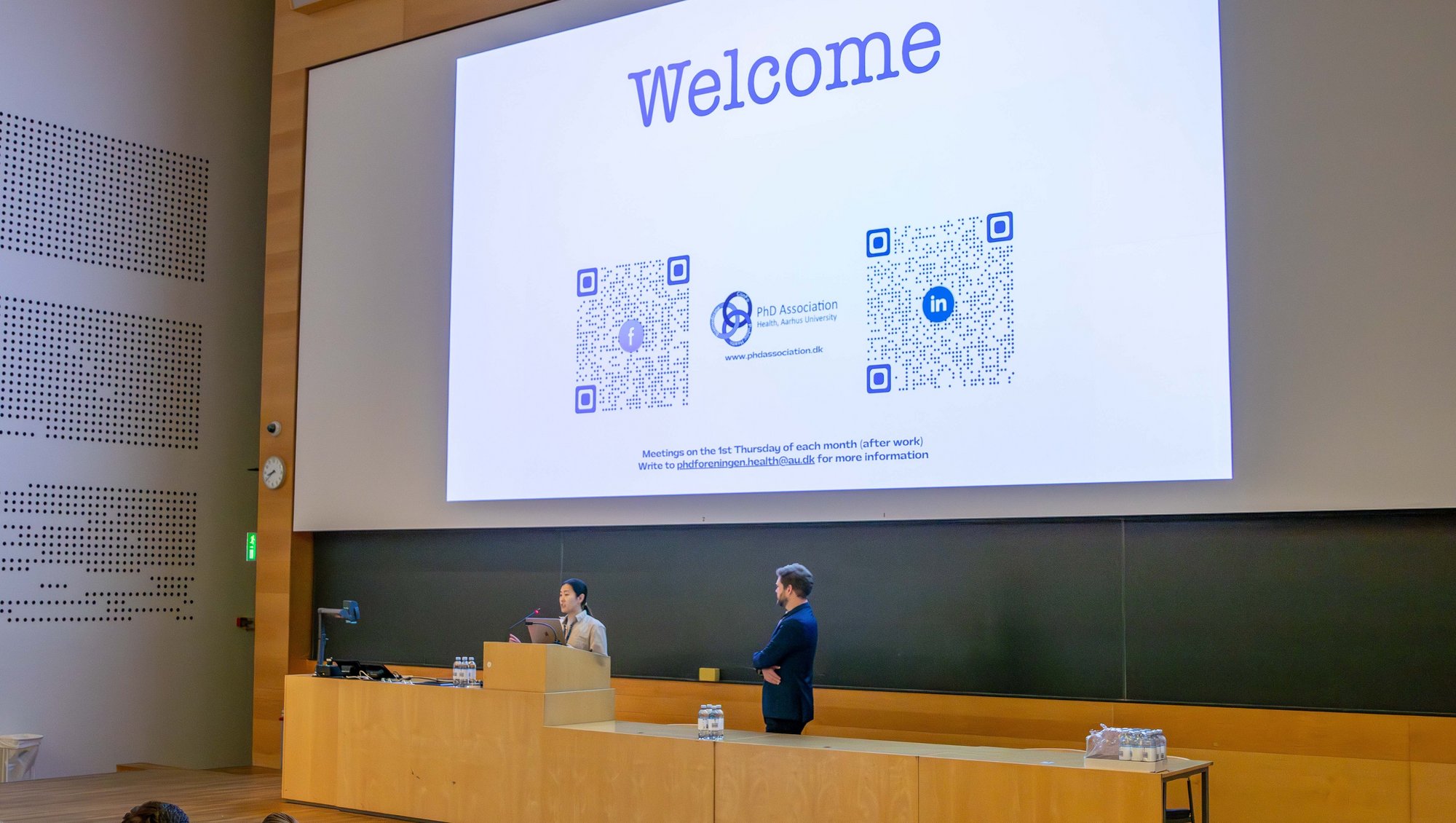 With a warm welcome in the Per Kirkeby Auditorium, PhD Day 2025 was officially launched by Anders Etzerodt, chair of PhD Day 2025 and associate professor at the Department of Biomedicine, along with Livie Yumeng Li, PhD student and chair of the PhD Association at Health. Photo: Simon Fischel, Health Communication.