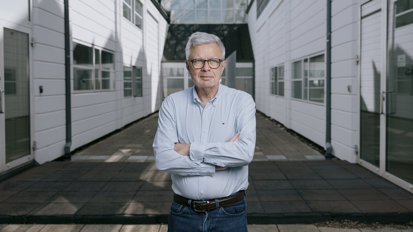 Henrik Toft Sørensen receives the Rigmor and Carl Holst Knudsen Award for Scientific Research for his groundbreaking research in clinical epidemiology.