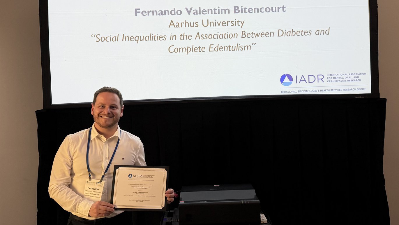Fernando Valentim Bitencourt received an Outstanding Postgraduate Student Award on 26 March in San Diego, US. The award includes a certificate and US$250.