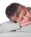 Børnene med ADHD faldt gennemsnitlig 45 minutter senere i søvn end børnene i kontrolgruppe, viser studiet fra Aarhus Universitet, Institut for Klinisk Medicin.