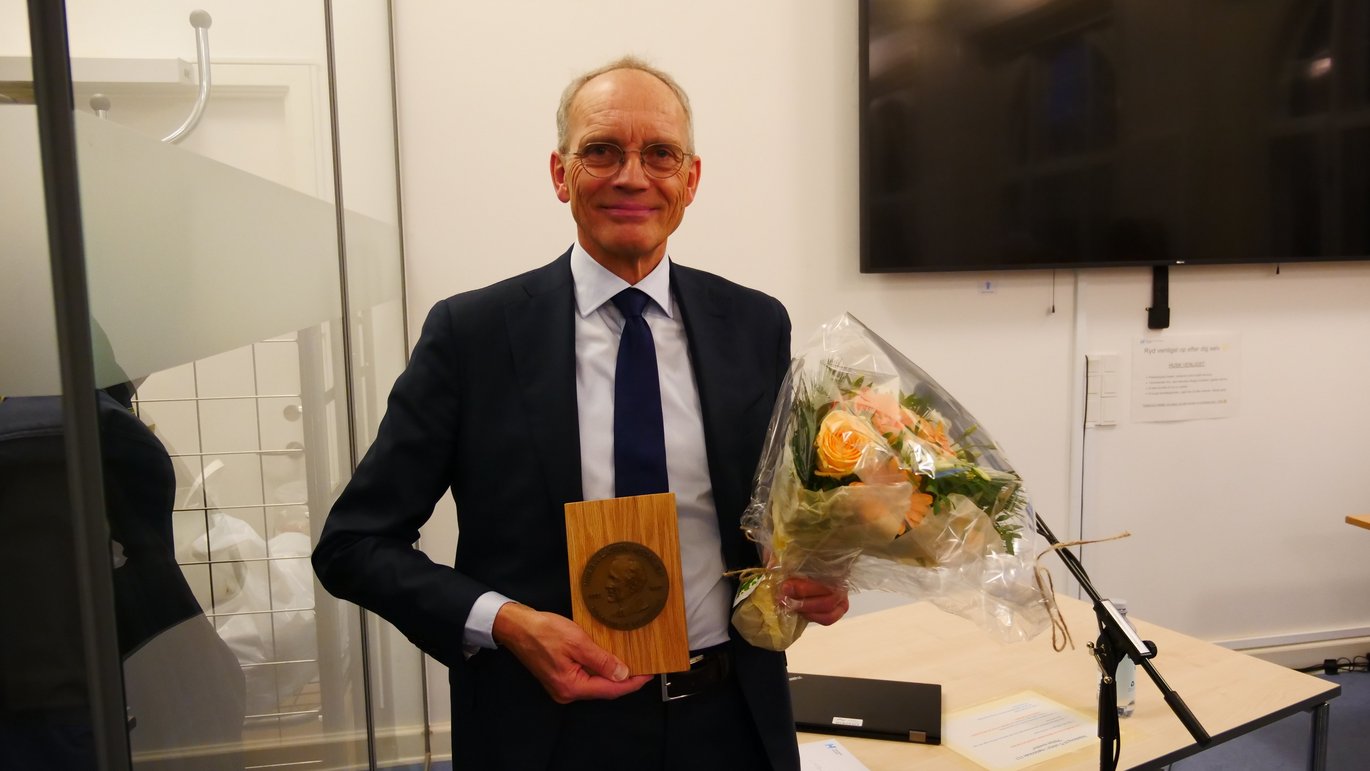 Jørgen Frøkiær received the Niels A. Lassen Prize on Friday, December 6, 2024, at Bispebjerg Hospital in Copenhagen. The prize is named after Professor Niels A. Lassen, who conducted research on blood circulation.