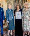 Queen Ingrid’s Research Award was presented by Her Majesty Queen Margrethe, Patron of the Danish Rheumatism Association, to Professor Inger Mechlenburg. To the left of the Queen stands the Association’s Chair, Martin Bøge Mikkelsen, and to the right of Inger Mechlenburg stands the Association’s Director, Mette Bryde Lind.