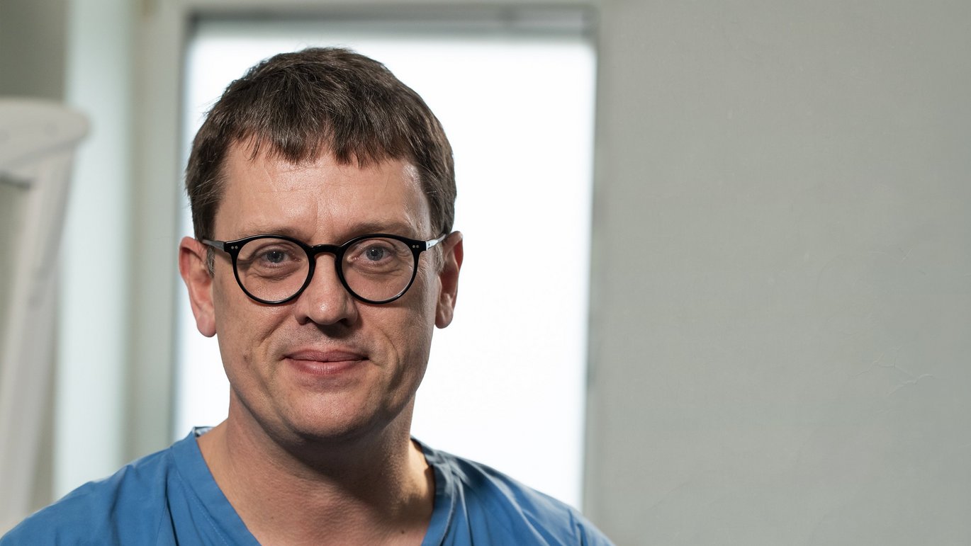 Clinical Professor and Chair Christian Vestergaard receives a grant from the LEO Foundation for research into the rare skin disease pyoderma gangrenosum. 