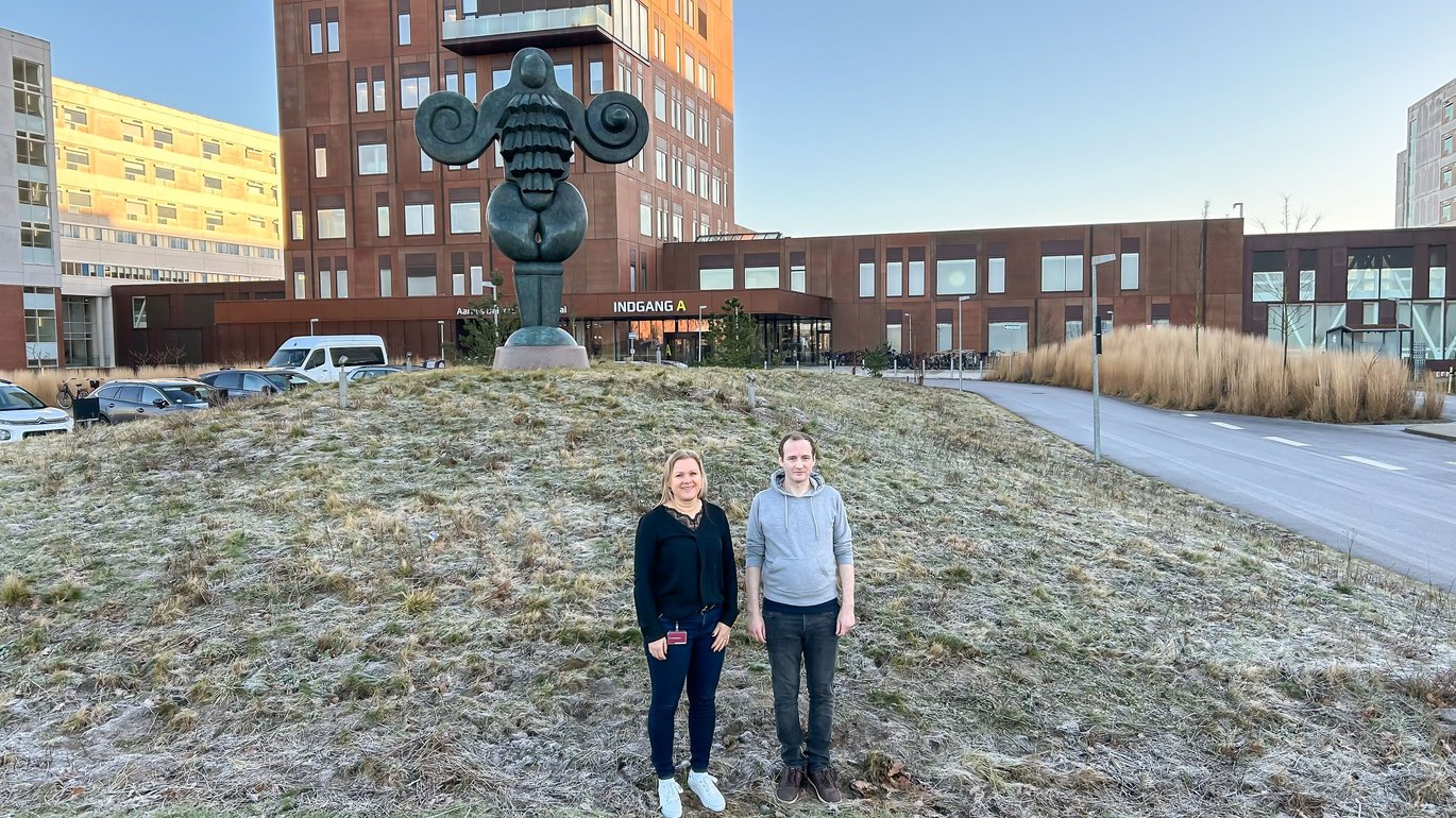 Professor Lene Niemann Nejsum fra Institut for Klinisk Medicin har fundet stor gevinst i at ansætte personer i fleksjob som Simon Skovbo Lassen i sin forskningsgruppe. 