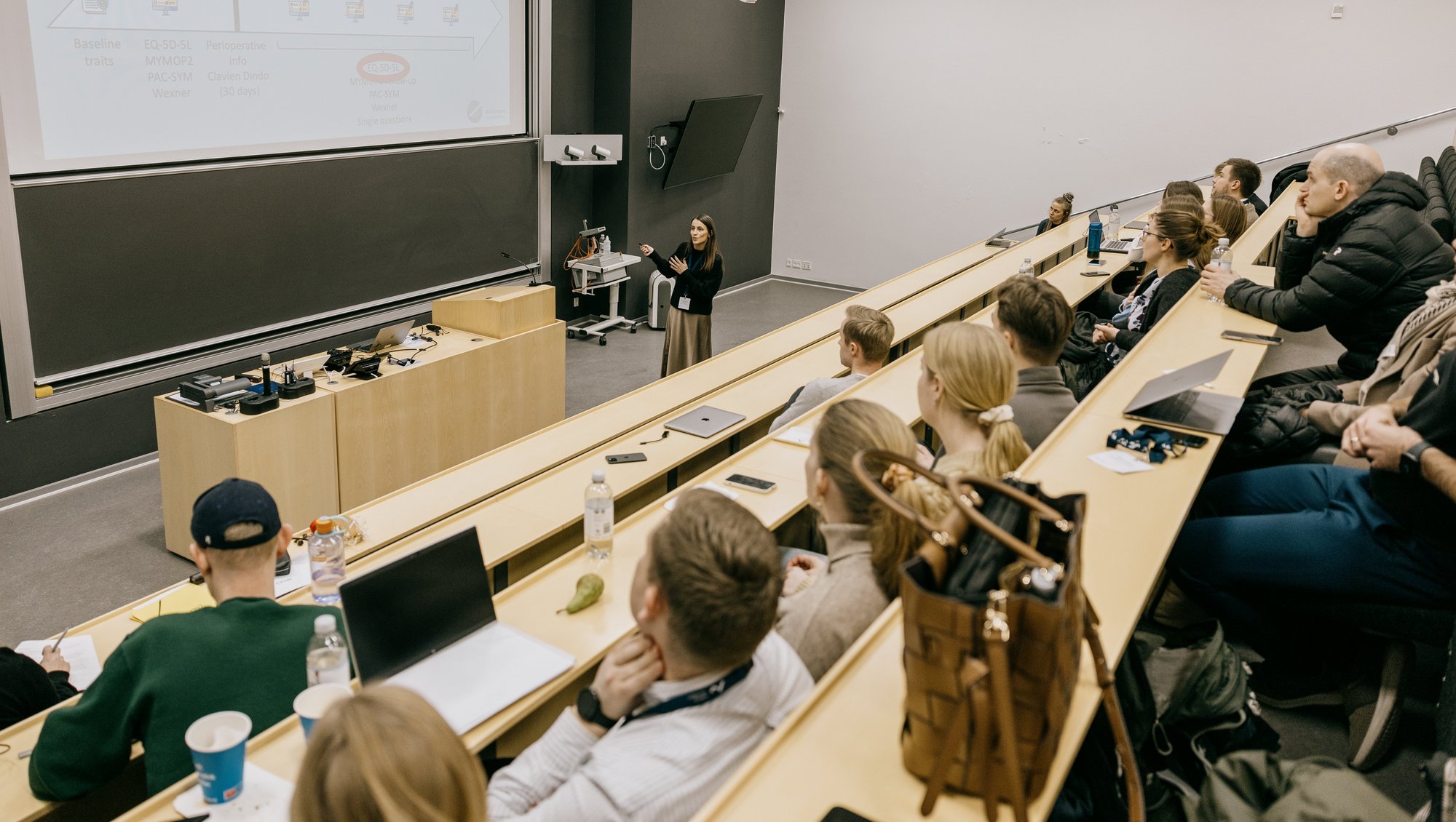 Throughout the day, a variety of pitches, flashtalks and oral sessions can be experienced around the faculty. Photo: Jens Hartmann Schmidt, AU Photo.