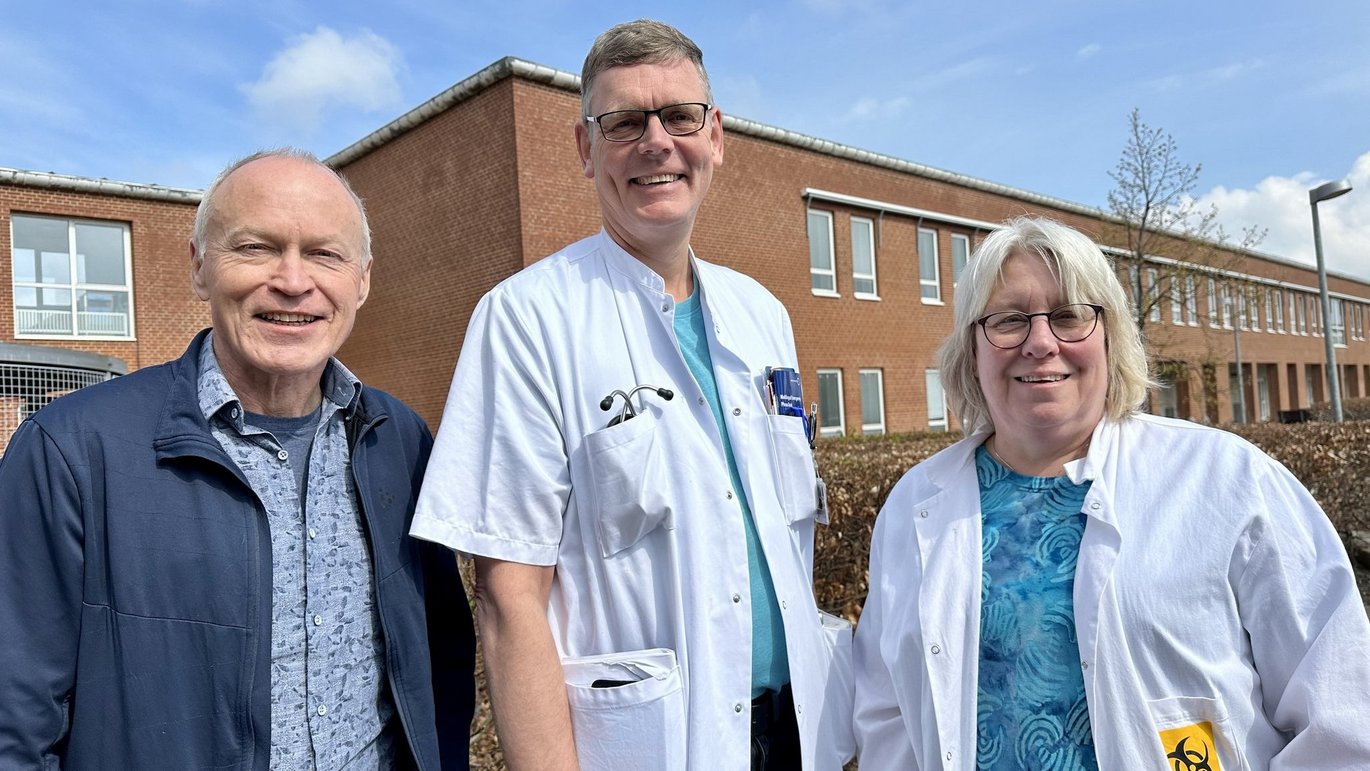 Jørgen Schøller (left) from the company VPCIR collaborates with Christian Wejse from Aarhus University Hospital and Aarhus University and Birgitta R. Knudsen from Aarhus University to develop an innovative method to diagnose tuberculosis via saliva.