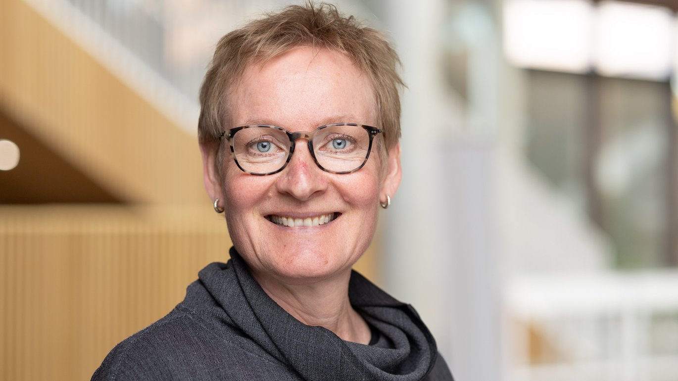 Professoratet får også betydning for Loa Clausens undervisning, som allerede retter sig mod både kliniske faggrupper og ph.d.-studerende. Hun ser frem til at bruge sin erfaring i nye undervisningssammenhænge på Health. Professoratet får også betydning for Loa Clausens undervisning, som allerede retter sig mod både kliniske faggrupper og ph.d.-studerende. Hun ser frem til at bruge sin erfaring i nye undervisningssammenhænge på Health.