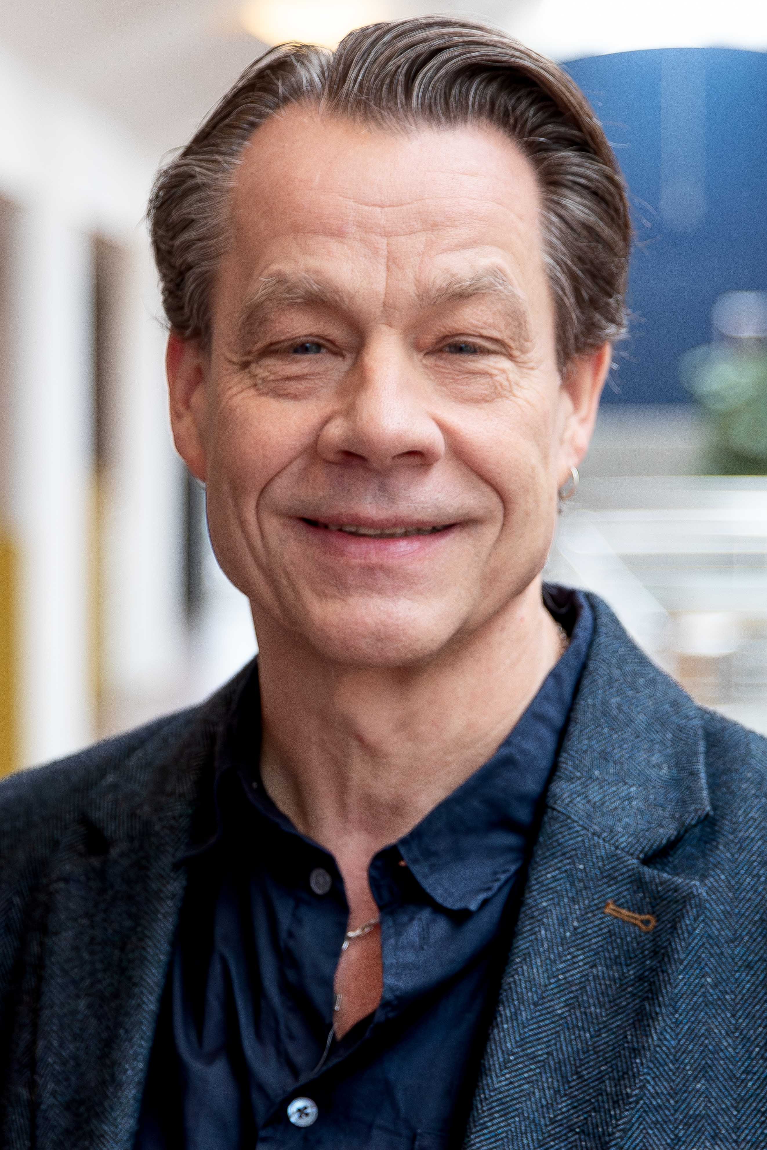 Esben Agerbo modtog prisen ved den Nationale Netværksdag for Selvmordsforebyggelse på Aarhus Universitetshospital den 4. november 2025. 