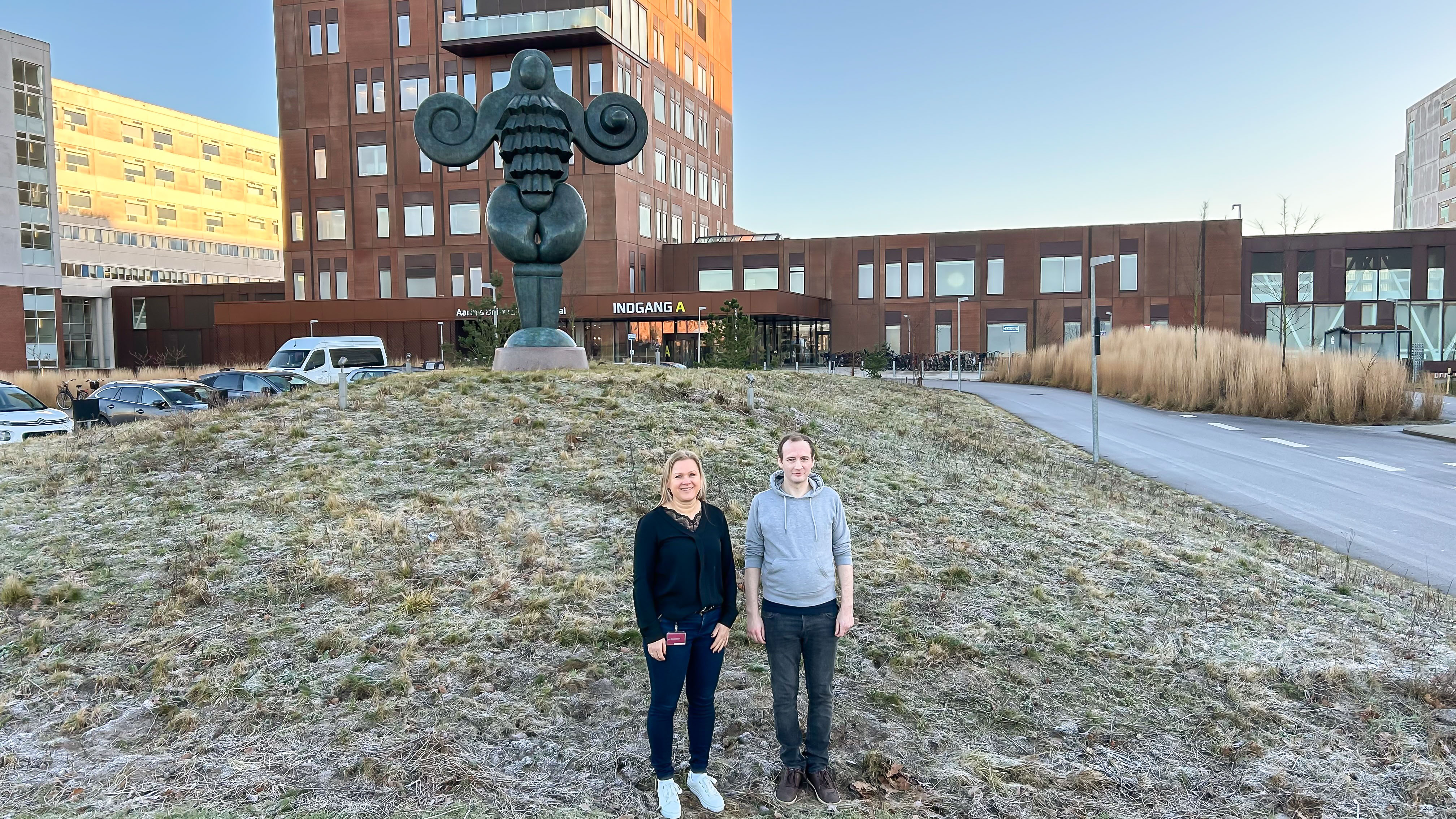 Professor Lene Niemann Nejsum fra Institut for Klinisk Medicin har fundet stor gevinst i at ansætte personer i fleksjob som Simon Skovbo Lassen i sin forskningsgruppe. Professor Lene Niemann Nejsum fra Institut for Klinisk Medicin har fundet stor gevinst i at ansætte personer i fleksjob som Simon Skovbo Lassen i sin forskningsgruppe.
