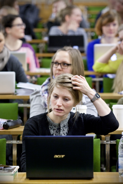 [Translate to English:] 13 nye ambassadører for undervisning skal fremover arbejde med undervisningsudvikling på Healths institutter. Foto: Lars Kruse/AU.